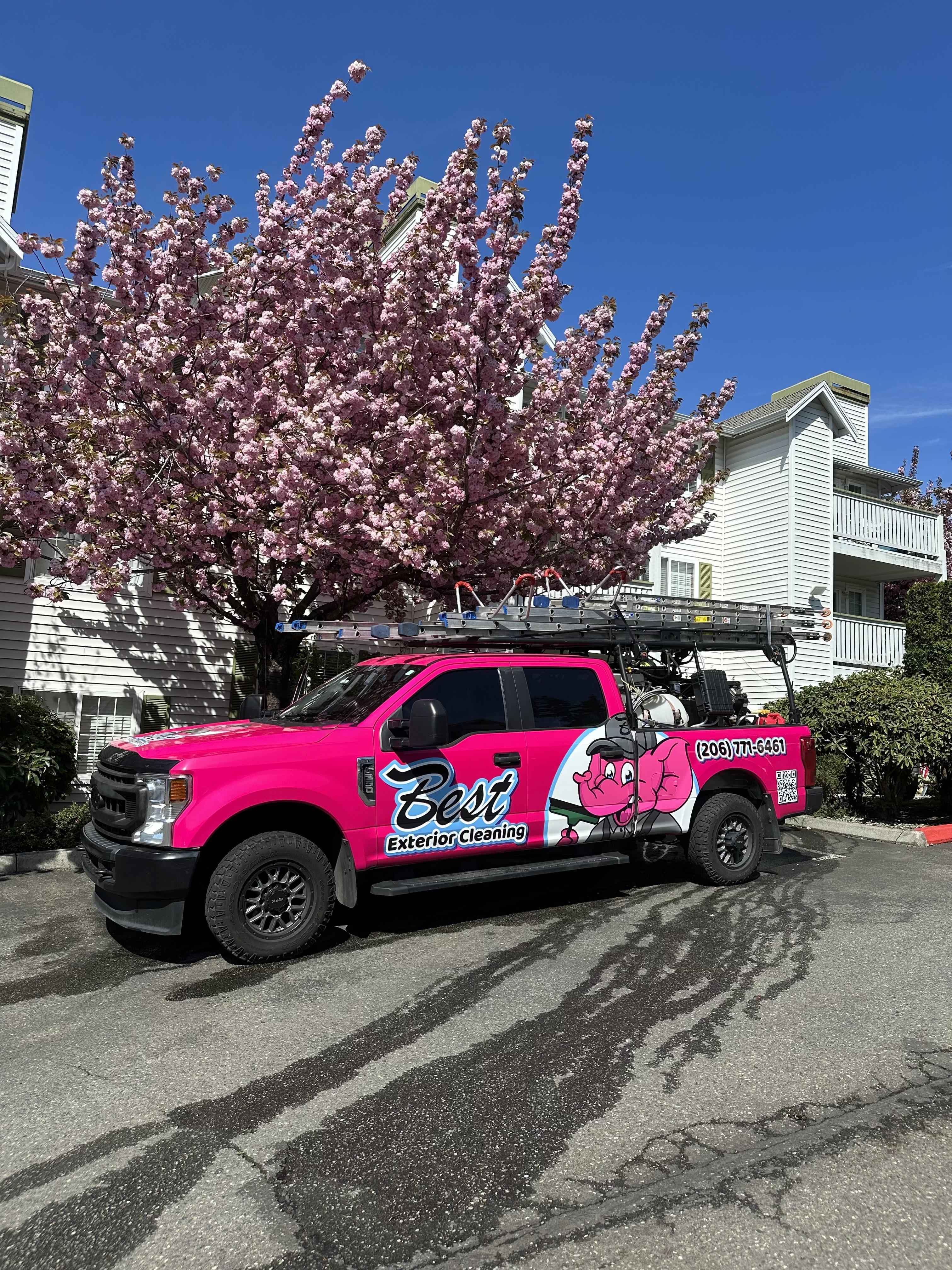 Best Exterior Cleaning providing free commercial roof cleaning estimate to property manager in Redmond Washington